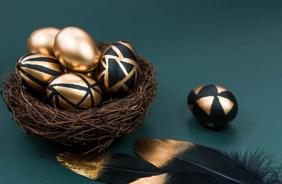golden eggs in a nest depicting gold ira